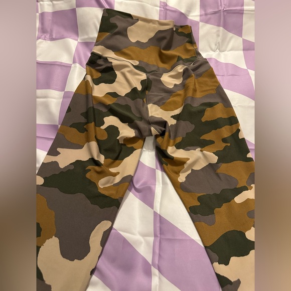 Aerie Women’s Camouflage Leggings - Brown and Green - Picture 5 of 7